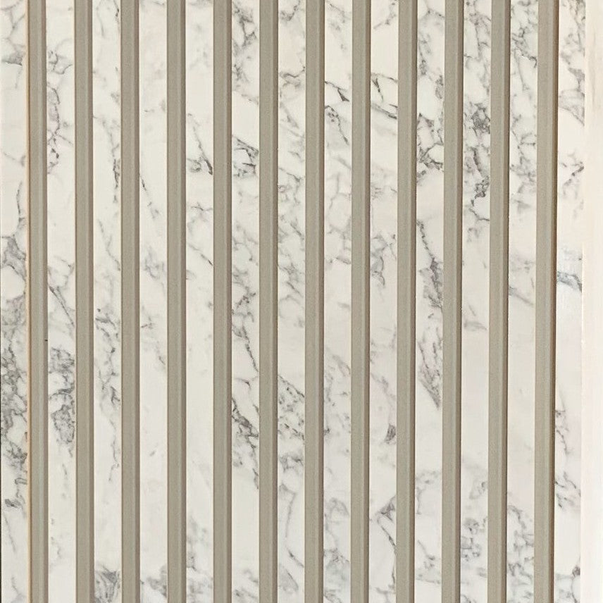 Panneau acoustique décoratif – Lames Marbre / Fond Beige (60×240 cm)