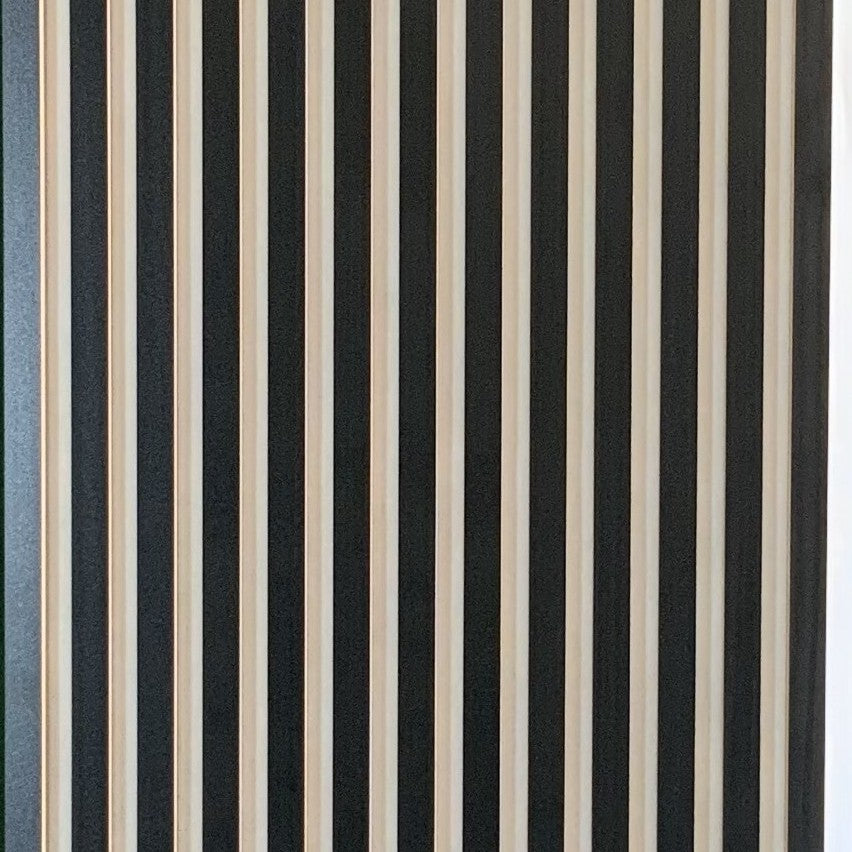 Panneau acoustique bois noir – Fond clair – 60x240 cm