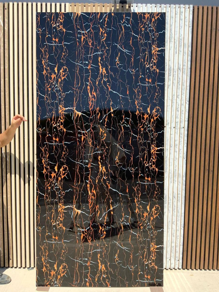 Panneau PVC effet marbre noir veines cuivrées – brillant