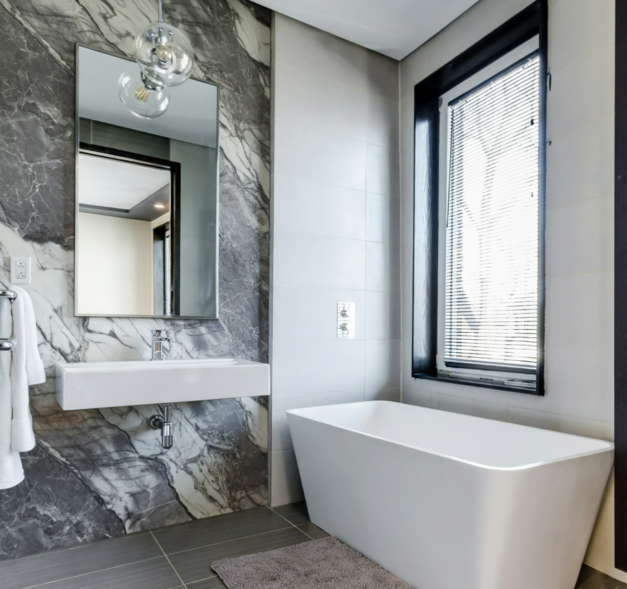 Panneaux_PVC_effet_marbre_gris_visu salle de bain