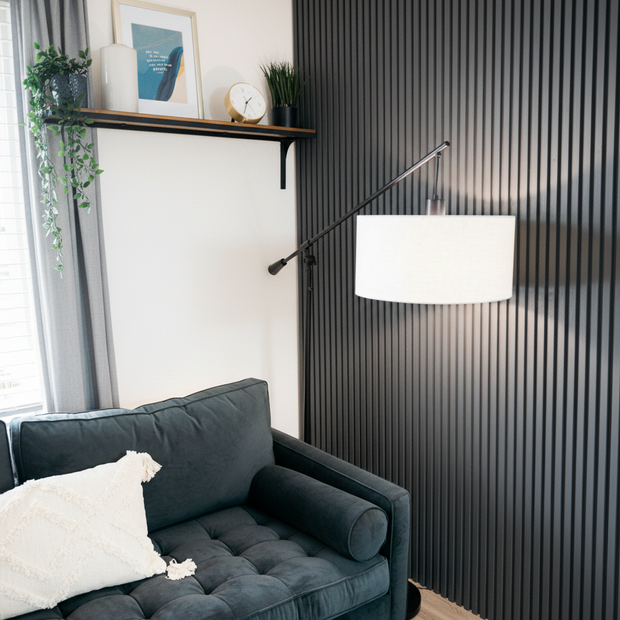 Panneau acoustique en tasseaux de bois noir