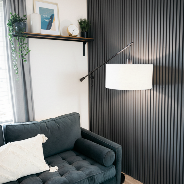 Panneau acoustique en tasseaux de bois noir