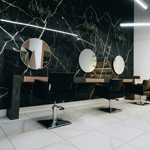 Panneaux_pvc_effet_marbre_coiffure_noir_veine_fine_or_et_blanche